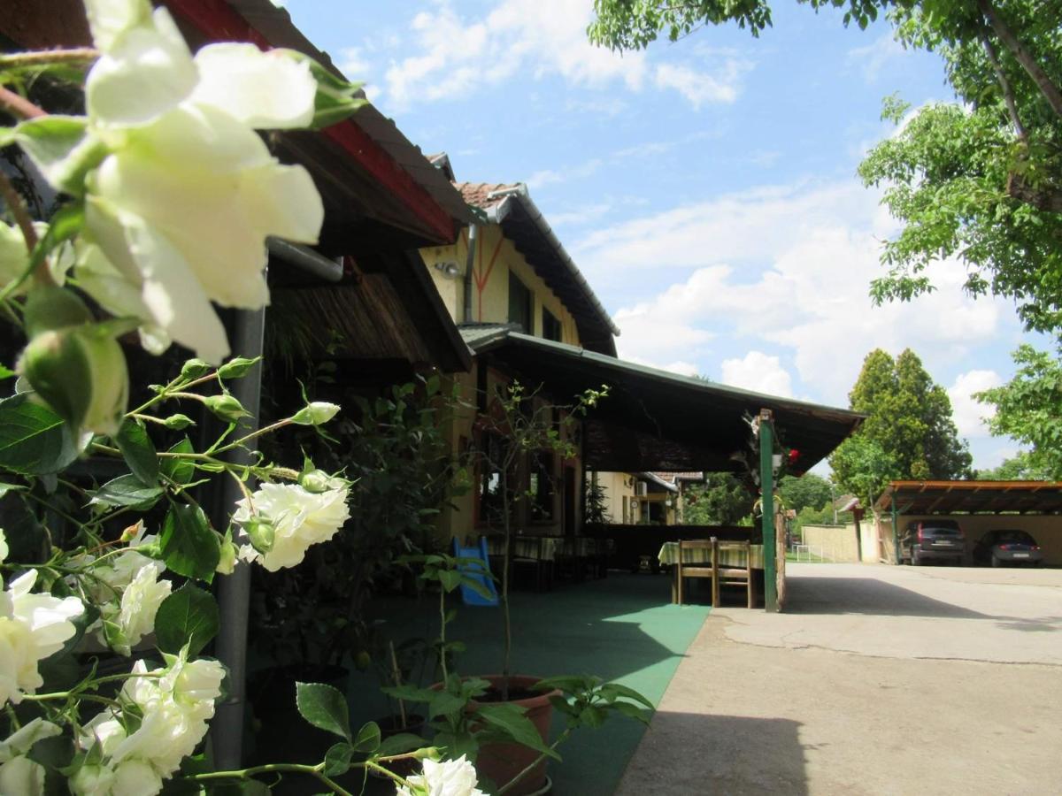 Hotel Fogado Palić Zewnętrze zdjęcie